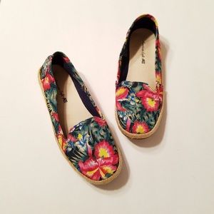 American Eagle Tropical floral espadrilles shoes 8